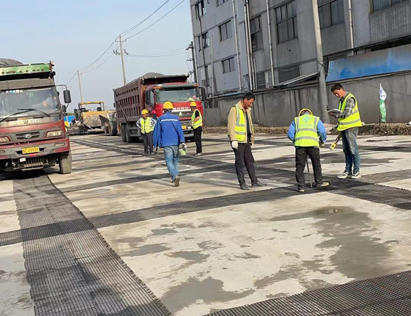 岐山老材料的新故事：玻璃纤维土工格栅如何在‘白改黑’浪潮中重获新生？